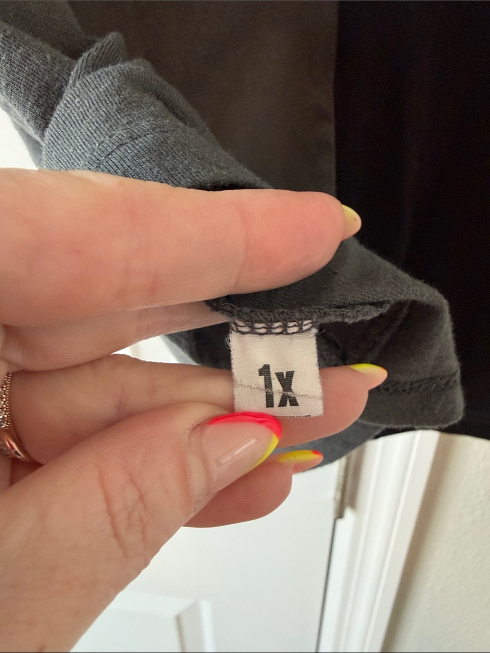 Def Leppard Cropped Split Design Tee - Picture 5 of 5